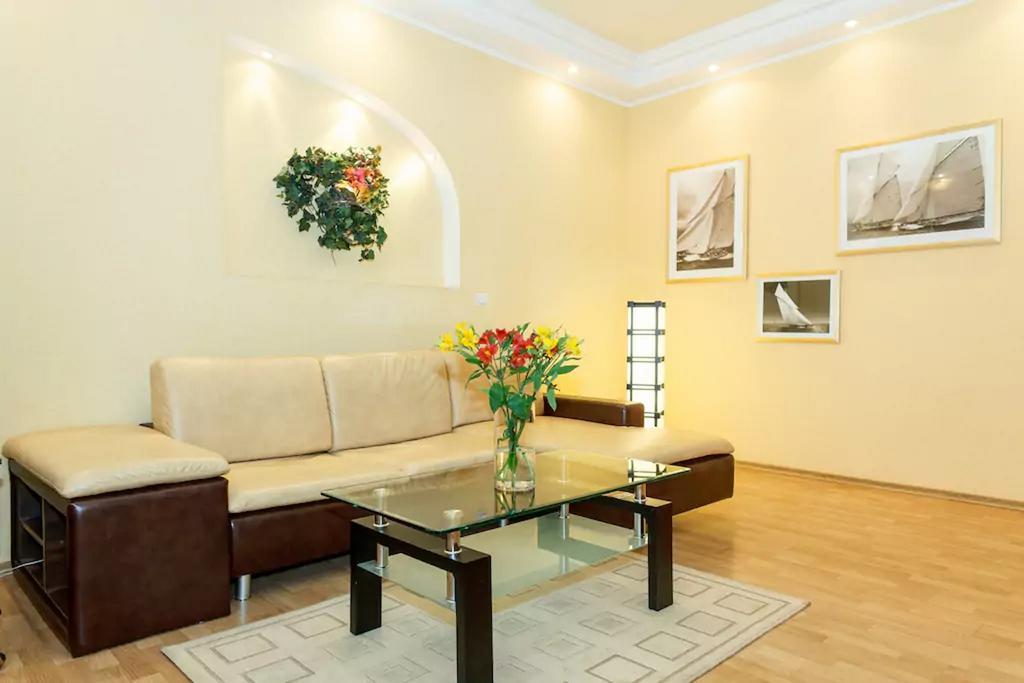Apartment On Soborniy 177 Zaporizhia Bagian luar foto